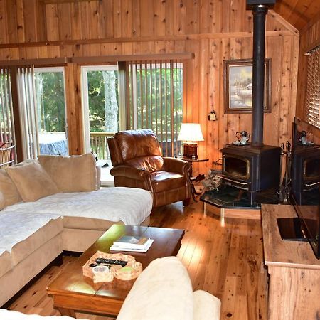 Quiet And Comfy 3Bed/2Bath - Chalet With Hot Tub. Cedar Εξωτερικό φωτογραφία