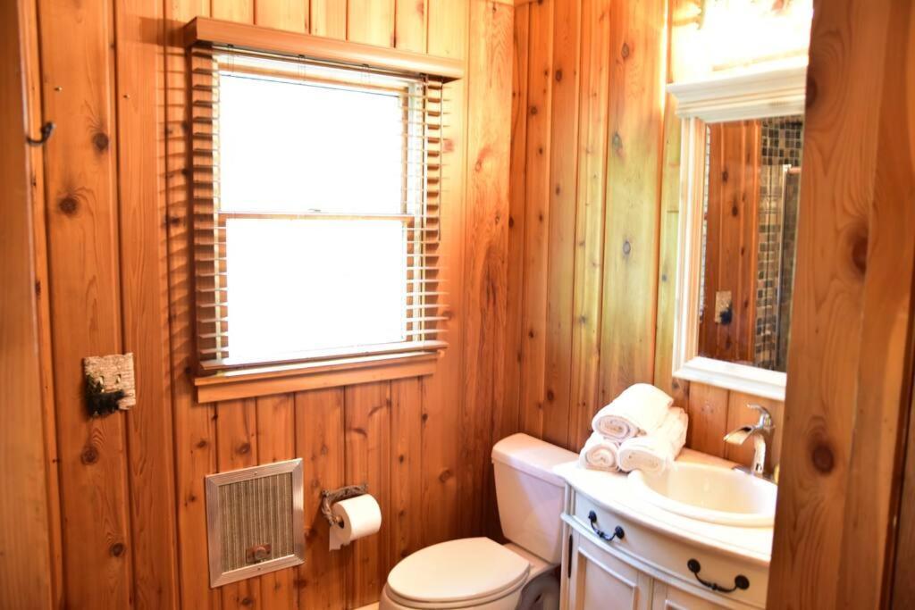 Quiet And Comfy 3Bed/2Bath - Chalet With Hot Tub. Cedar Εξωτερικό φωτογραφία