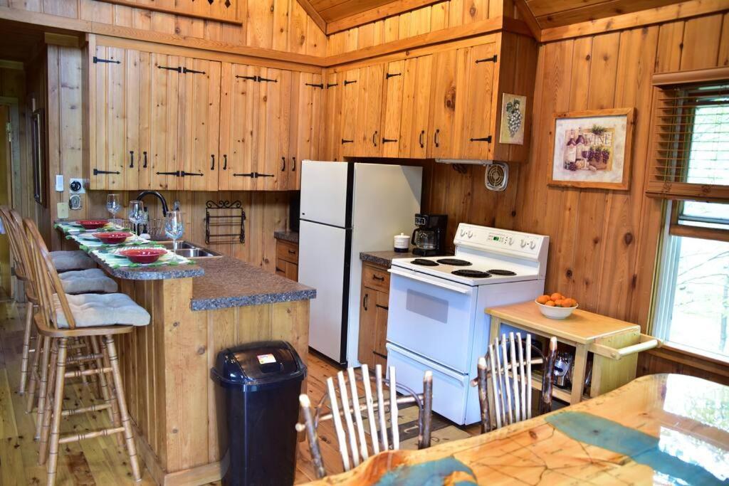 Quiet And Comfy 3Bed/2Bath - Chalet With Hot Tub. Cedar Εξωτερικό φωτογραφία