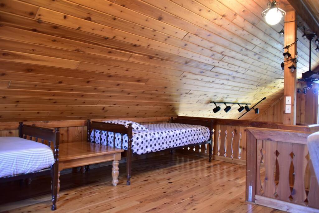 Quiet And Comfy 3Bed/2Bath - Chalet With Hot Tub. Cedar Εξωτερικό φωτογραφία