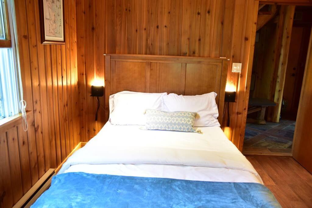 Quiet And Comfy 3Bed/2Bath - Chalet With Hot Tub. Cedar Εξωτερικό φωτογραφία