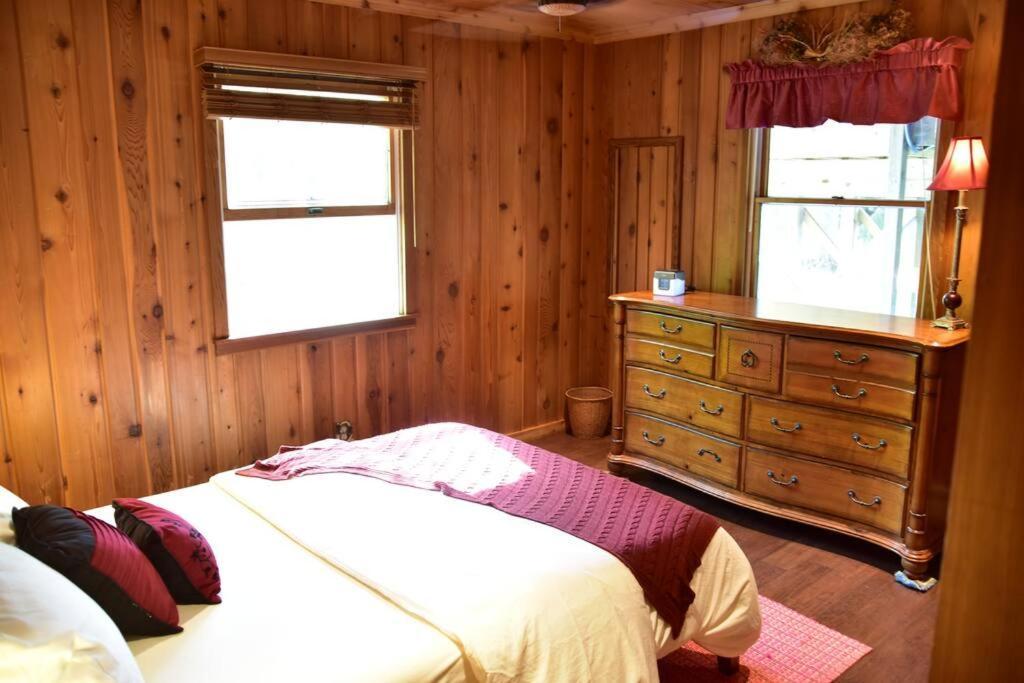 Quiet And Comfy 3Bed/2Bath - Chalet With Hot Tub. Cedar Εξωτερικό φωτογραφία