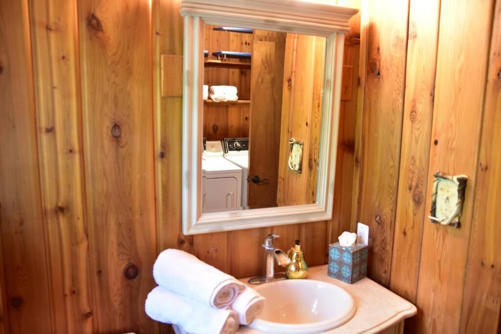 Quiet And Comfy 3Bed/2Bath - Chalet With Hot Tub. Cedar Εξωτερικό φωτογραφία