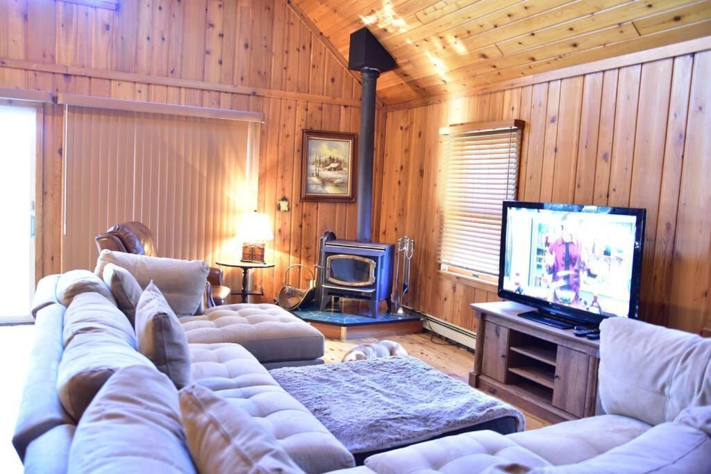 Quiet And Comfy 3Bed/2Bath - Chalet With Hot Tub. Cedar Εξωτερικό φωτογραφία