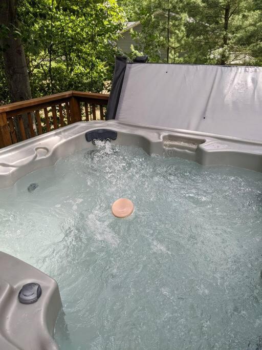 Quiet And Comfy 3Bed/2Bath - Chalet With Hot Tub. Cedar Εξωτερικό φωτογραφία