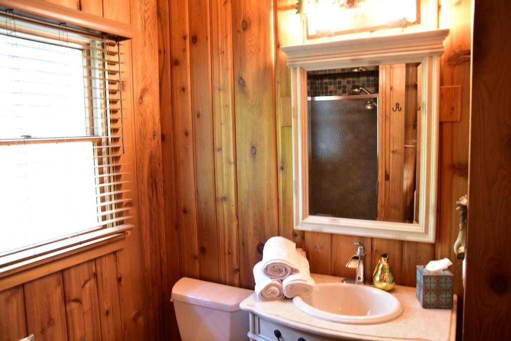 Quiet And Comfy 3Bed/2Bath - Chalet With Hot Tub. Cedar Εξωτερικό φωτογραφία