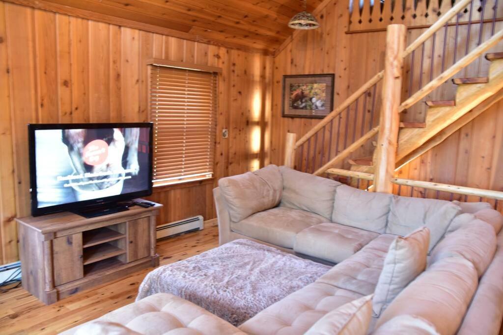 Quiet And Comfy 3Bed/2Bath - Chalet With Hot Tub. Cedar Εξωτερικό φωτογραφία