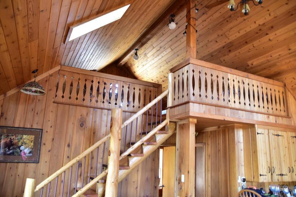 Quiet And Comfy 3Bed/2Bath - Chalet With Hot Tub. Cedar Εξωτερικό φωτογραφία
