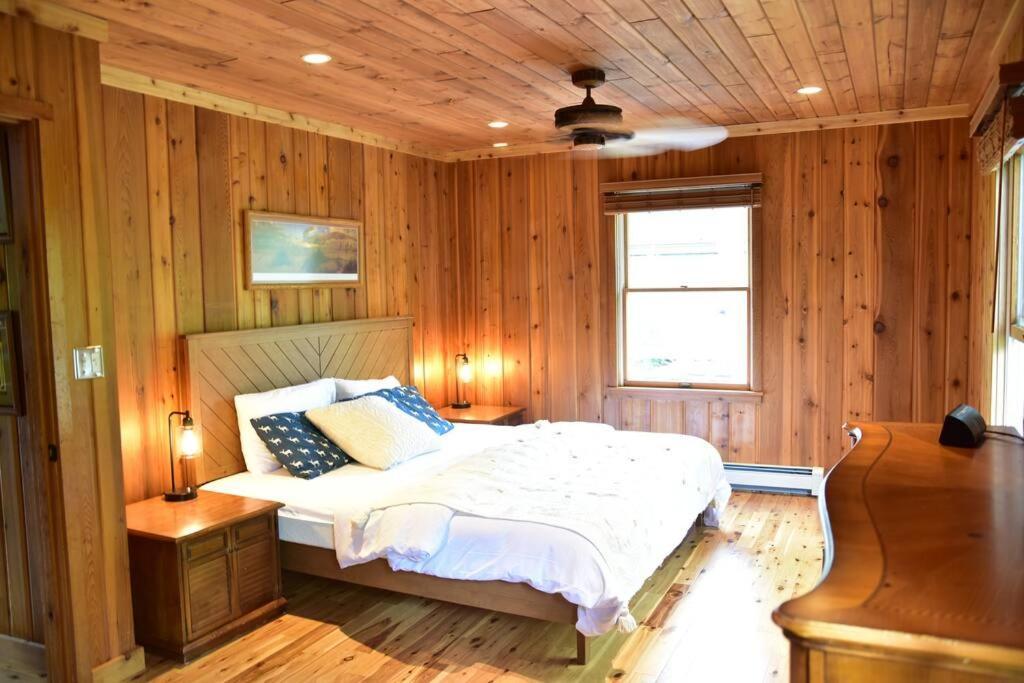 Quiet And Comfy 3Bed/2Bath - Chalet With Hot Tub. Cedar Εξωτερικό φωτογραφία