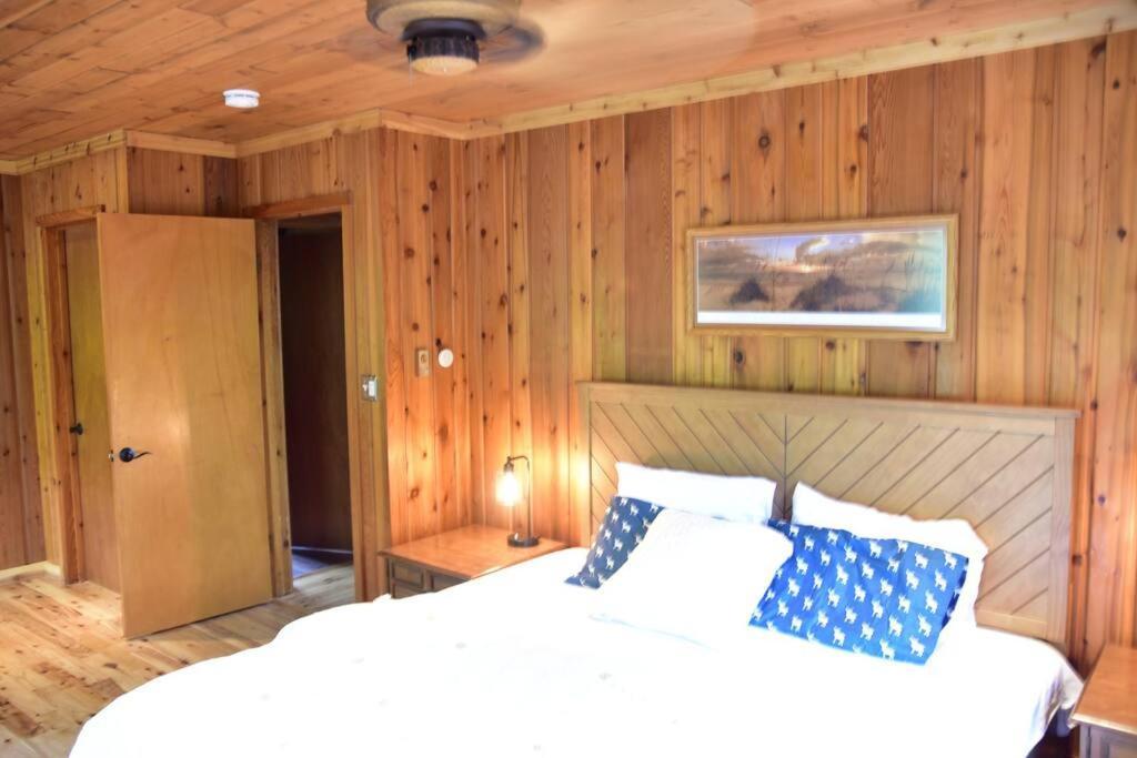 Quiet And Comfy 3Bed/2Bath - Chalet With Hot Tub. Cedar Εξωτερικό φωτογραφία