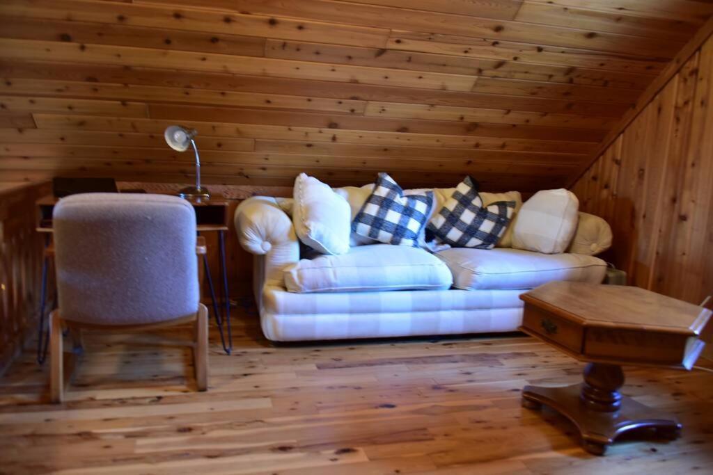Quiet And Comfy 3Bed/2Bath - Chalet With Hot Tub. Cedar Εξωτερικό φωτογραφία