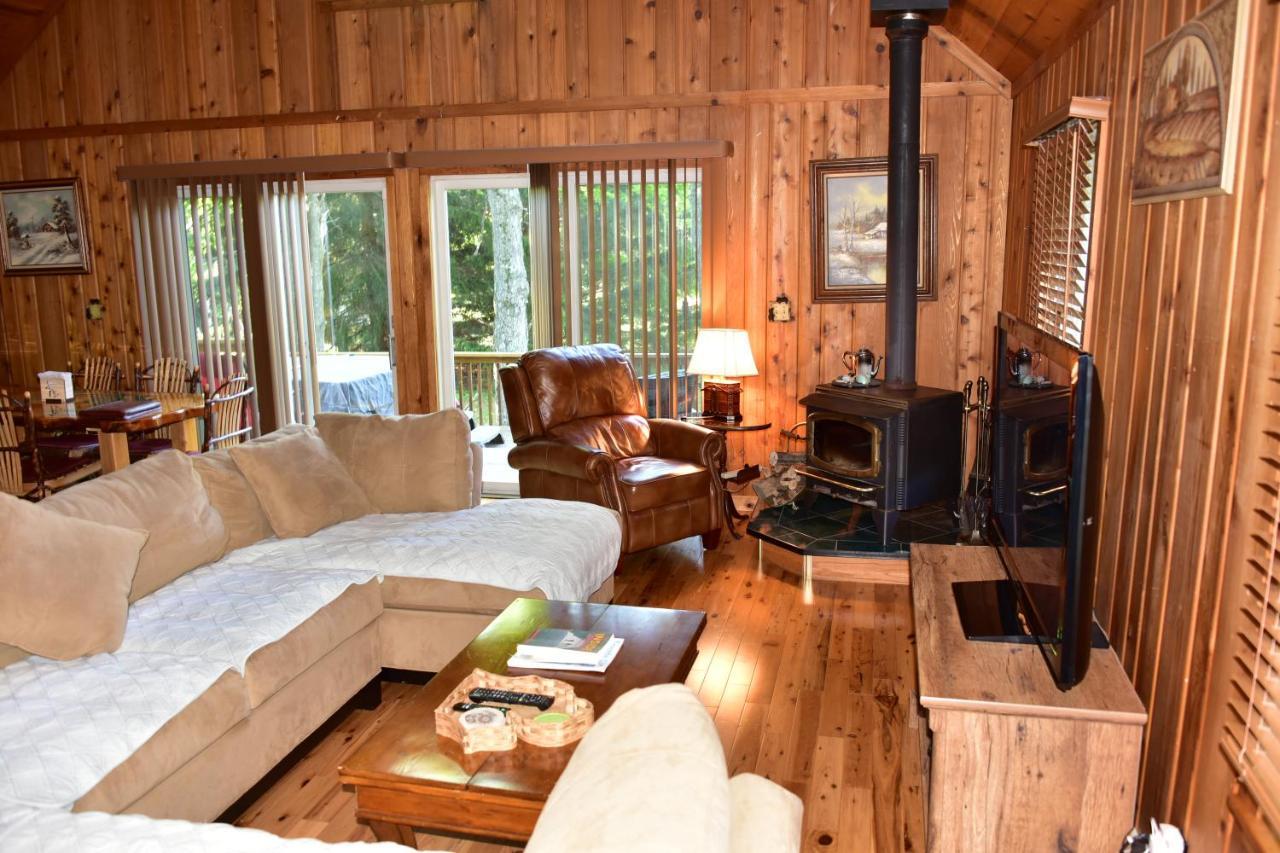 Quiet And Comfy 3Bed/2Bath - Chalet With Hot Tub. Cedar Εξωτερικό φωτογραφία